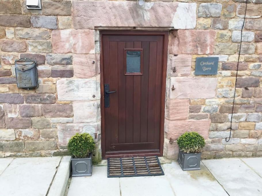 Chic 2 Bed Peak District Cottage Barn Near Alton Towers, Polar Bears, Chatsworth House Leek Exterior foto